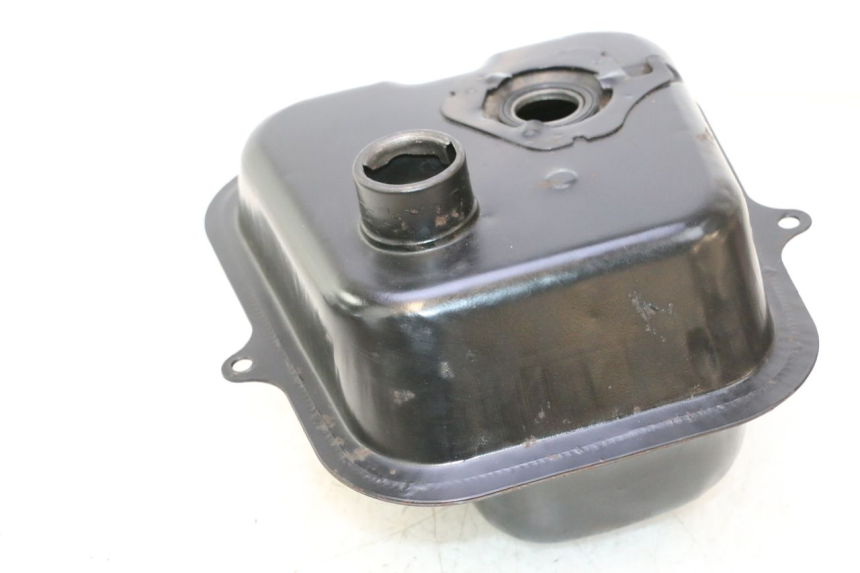 photo de DEPÓSITO DE COMBUSTIBLE KYMCO AGILITY 4T 50 (2005 - 2018) - Detalles de los puntos de fijación