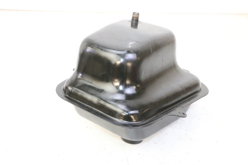 photo de DEPÓSITO DE COMBUSTIBLE KYMCO AGILITY NAKED RENOUVO 2T 50 (2011 - 2018) - Primer plano técnico