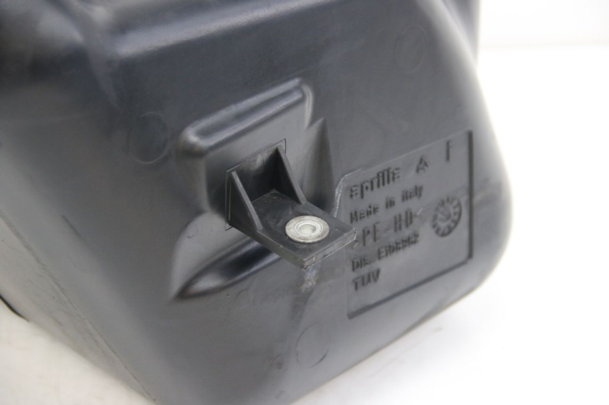 photo de DEPÓSITO DE COMBUSTIBLE APRILIA ATLANTIC 500 (2002 - 2003) - Primer plano técnico