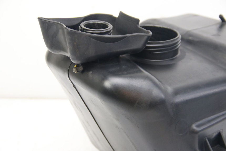 photo de DEPÓSITO DE COMBUSTIBLE APRILIA ATLANTIC 500 (2002 - 2003) - Detalles de los puntos de fijación