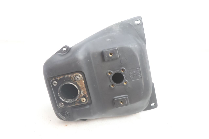 photo de DEPOSITO FUEL TGB CITY RS 50 (2011 - 2016) - Otra perspectiva