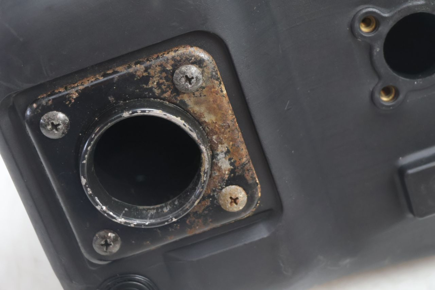 photo de DEPOSITO FUEL TGB CITY RS 50 (2011 - 2016) - Primer plano técnico