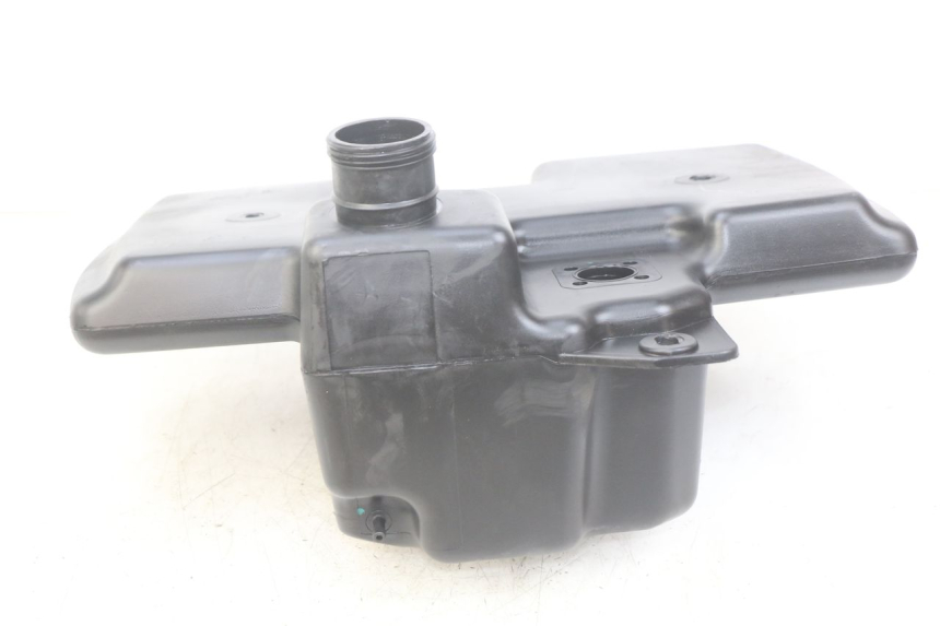 photo de DEPÓSITO DE COMBUSTIBLE PEUGEOT CITYSTAR AIR 125 (2014 - 2017) - Primer plano técnico