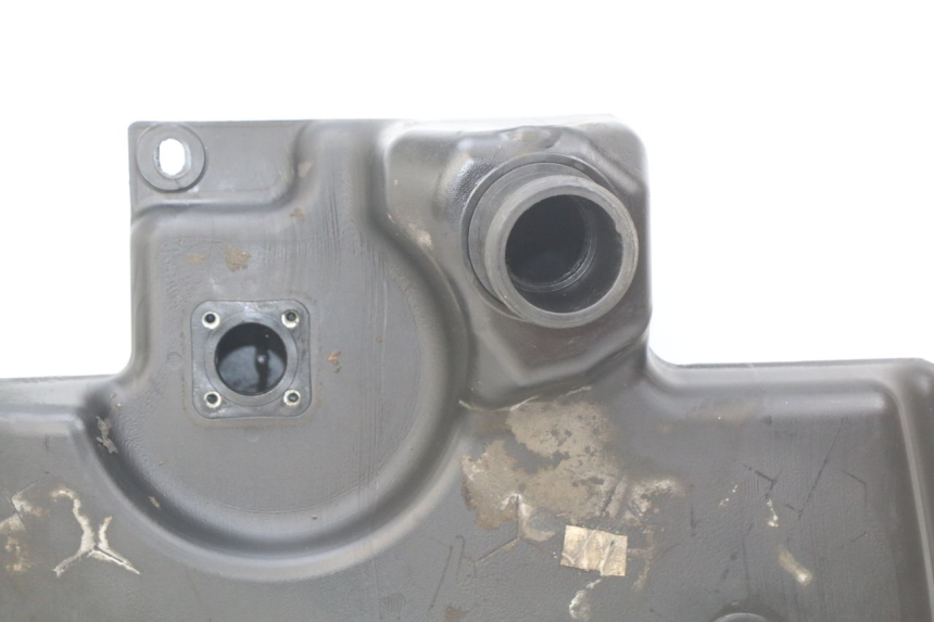 photo de DEPóSITO DE COMBUSTIBLE PEUGEOT CITYSTAR 50 (2013 - 2017) - Detalles de los puntos de fijación