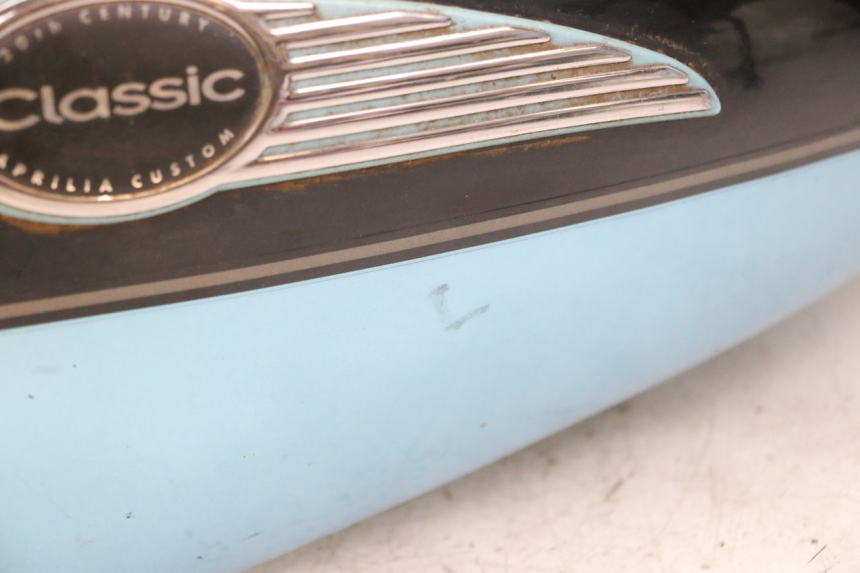 photo de DEPOSITO FUEL APRILIA CLASSIC 125 (1995 - 2001) - Zoom sobre los componentes