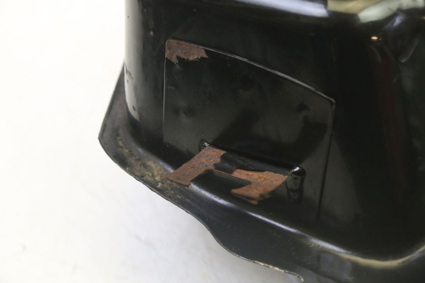 photo de DEPóSITO DE COMBUSTIBLE SYM CROX 4T 50 (2016 - 2023) - Detalles de los puntos de fijación