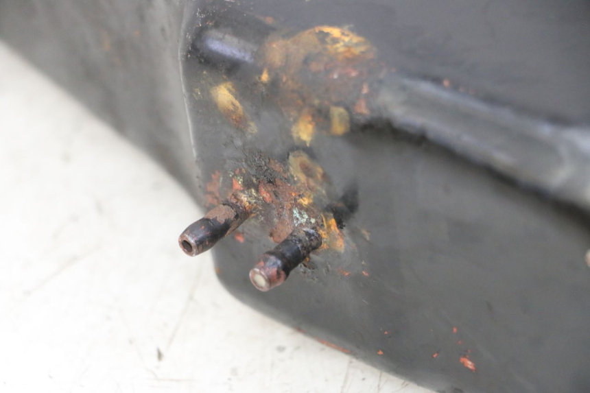 photo de DEPOSITO FUEL SKYTEAM DAX REPLICA 110 (2005 - 2015) - Detalles de los puntos de fijación