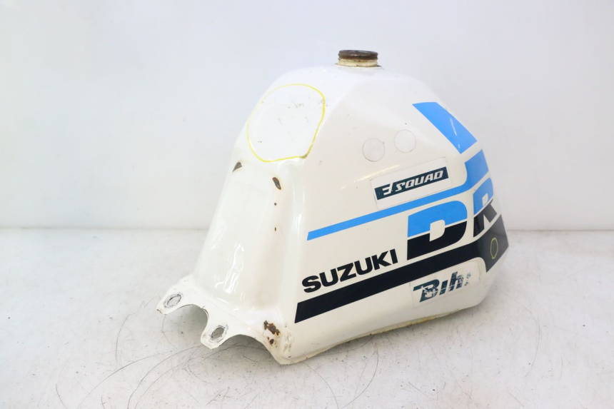 photo de DEPOSITO FUEL SUZUKI DR S 600 (1985 - 1989) - Primer plano de alta resolución