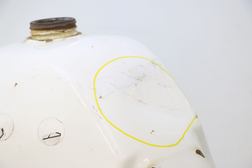 photo de DEPOSITO FUEL SUZUKI DR S 600 (1985 - 1989) - Enfoque en la estructura
