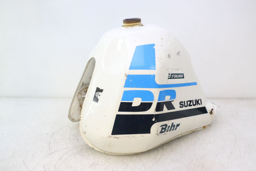 photo de DEPOSITO FUEL SUZUKI DR S 600 (1985 - 1989) - Otra perspectiva