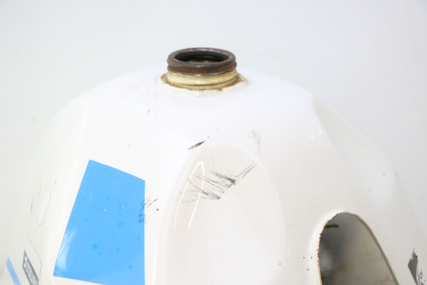photo de DEPOSITO FUEL SUZUKI DR S 600 (1985 - 1989) - Detalles de los puntos de fijación
