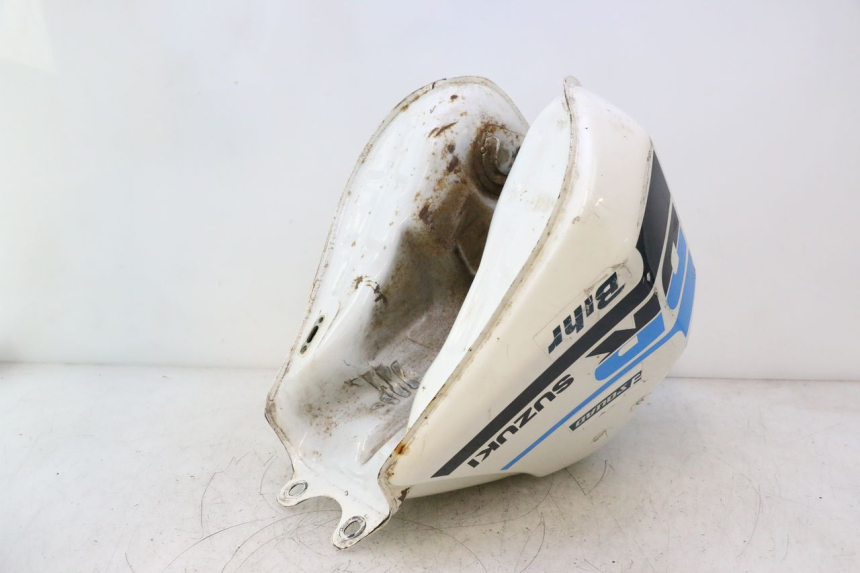 photo de DEPOSITO FUEL SUZUKI DR S 600 (1985 - 1989) - Primer plano técnico