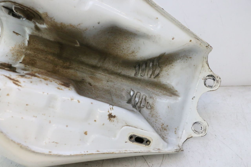 photo de DEPOSITO FUEL SUZUKI DR S 600 (1985 - 1989) - Detalles de los puntos de fijación