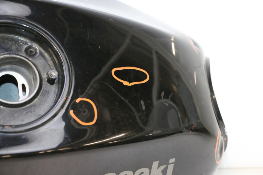 photo de DEPOSITO FUEL KAWASAKI ER-6 ER6 N 650 (2005 - 2009) - Detalles de los puntos de fijación