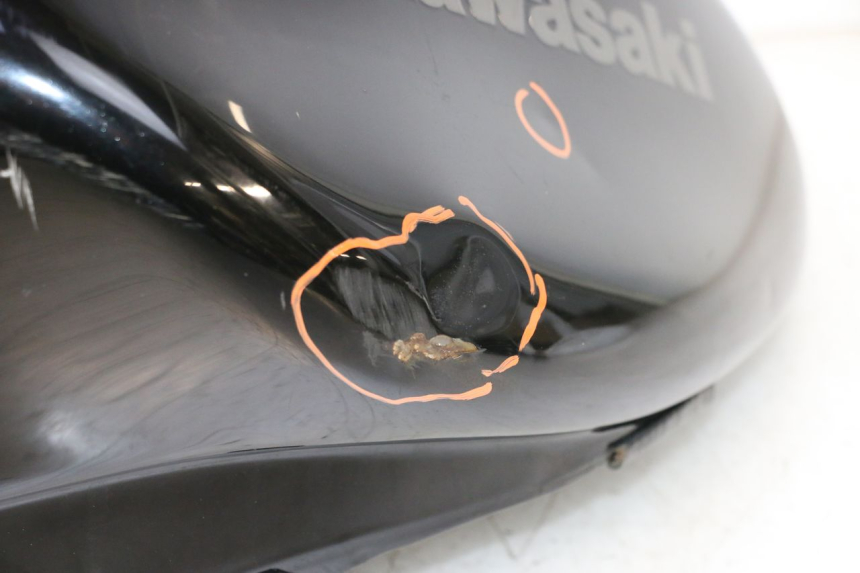 photo de DEPOSITO FUEL KAWASAKI ER-6 ER6 N 650 (2005 - 2009) - Detalles de los puntos de fijación