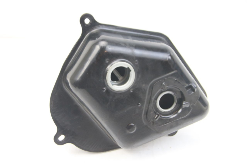 photo de DEPÓSITO DE COMBUSTIBLE JM MOTORS EVOLIS 4T 50 (2018 - 2022) - Detalles de los puntos de fijación