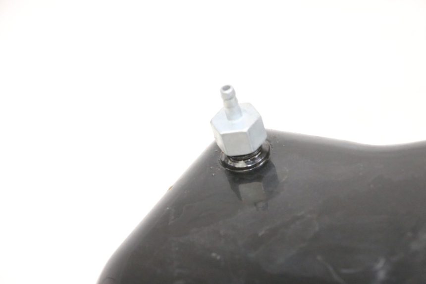 photo de DEPÓSITO DE GASOLINA BTC FELICE SPORT 50 - Otra perspectiva