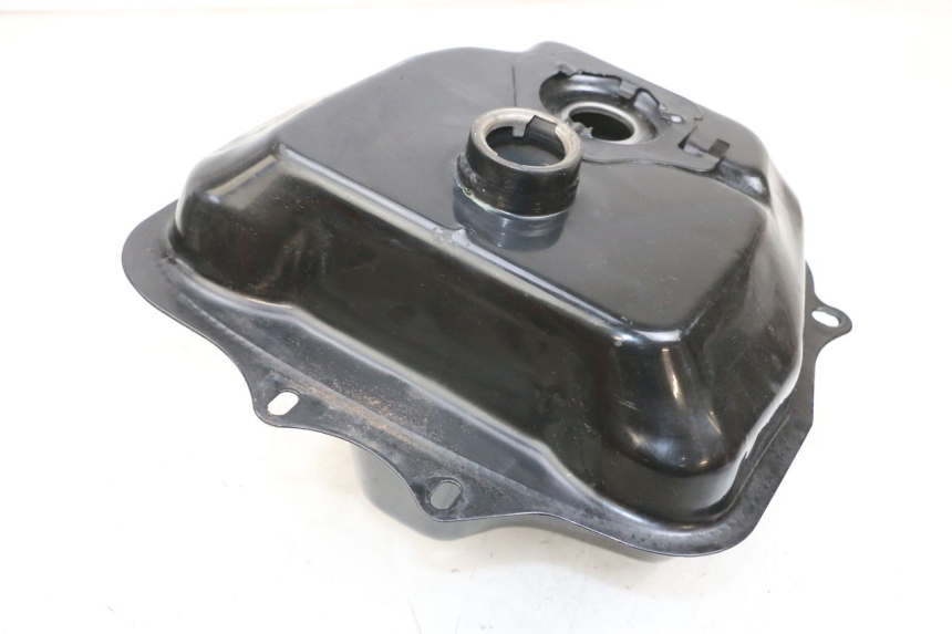 photo de DEPÓSITO DE GASOLINA BTC FELICE SPORT 50 - Detalles de los puntos de fijación