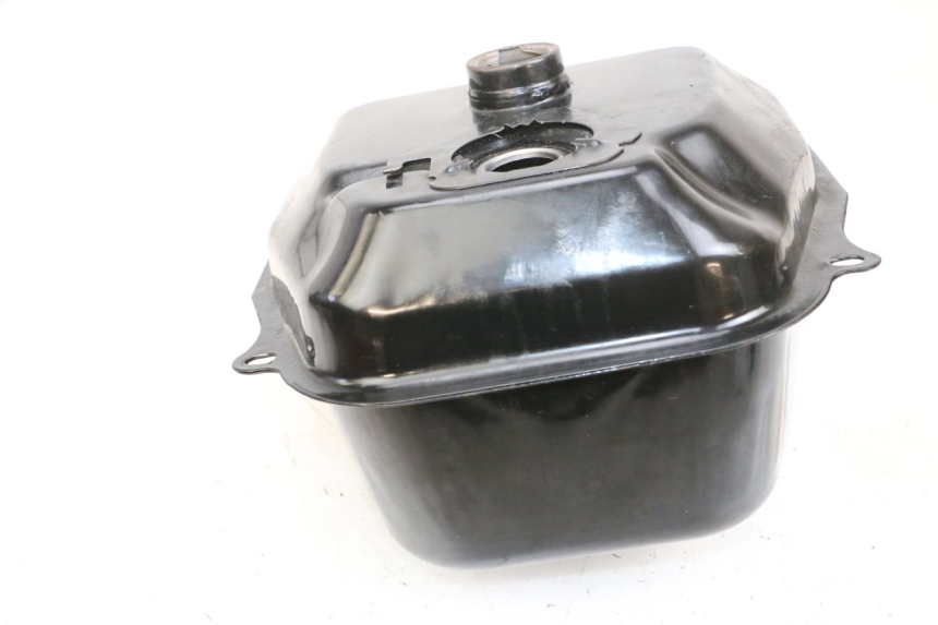 photo de DEPÓSITO DE GASOLINA BTC FELICE SPORT 50 - Estado de la superficie y material