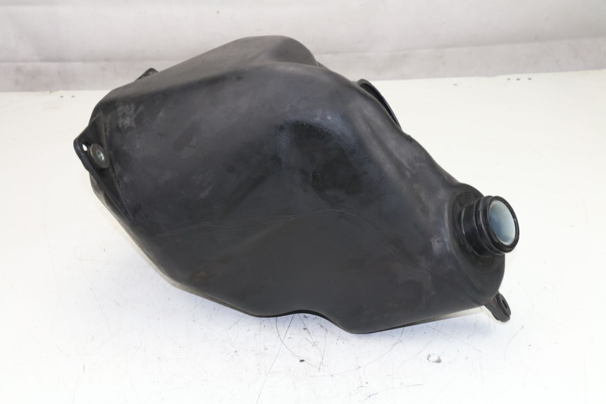 photo de DEPOSITO FUEL HONDA FES S-WING SWING ABS 125 (2007 - 2015) - Primer plano técnico