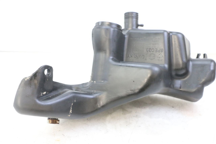 photo de DEPóSITO DE COMBUSTIBLE PIAGGIO FLY 2T 50 (2004 - 2017) - Otra perspectiva