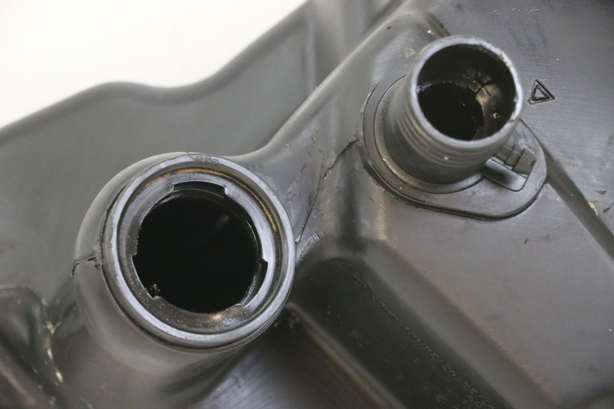 photo de DEPóSITO DE COMBUSTIBLE PIAGGIO FLY 2T 50 (2004 - 2017) - Detalles de los puntos de fijación