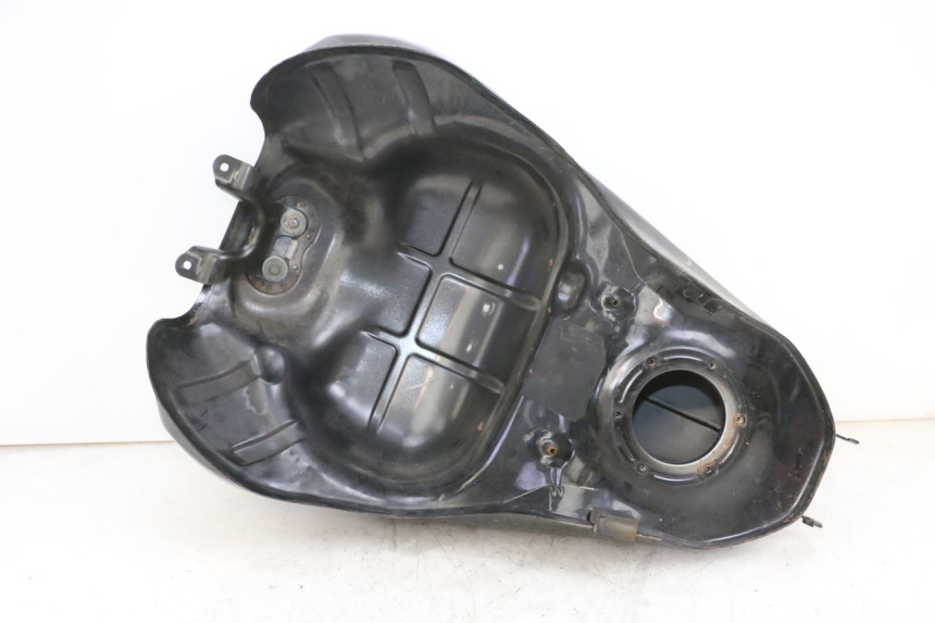 photo de DEPOSITO FUEL YAMAHA FZ6 N FAZER 600 (2004 - 2006) - Primer plano técnico