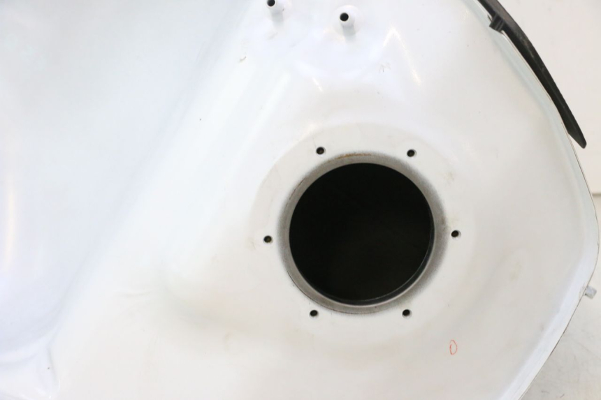 photo de DEPOSITO FUEL YAMAHA FZ8 800 (2010 - 2016) - Primer plano de alta resolución