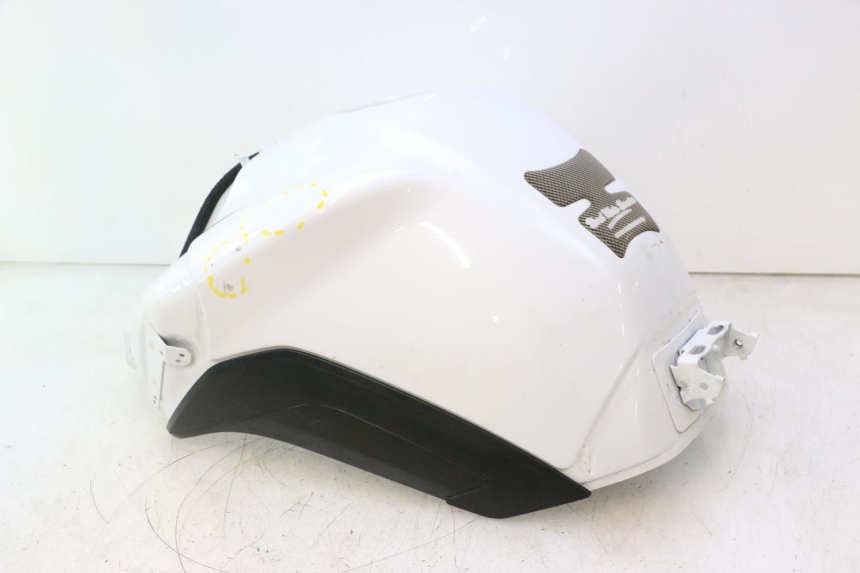 photo de DEPOSITO FUEL YAMAHA FZ8 800 (2010 - 2016) - Detalles de los puntos de fijación