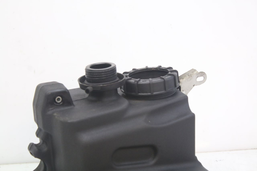 photo de DEPOSITO FUEL PEUGEOT GEOPOLIS RS 125 (2007 - 2009) - Otra perspectiva