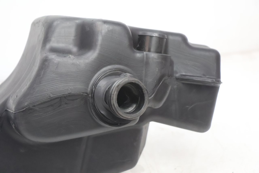 photo de DEPOSITO FUEL GILERA GP 800 (2007 - 2013) - Zoom sobre los componentes