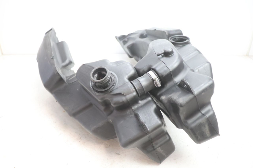 photo de DEPOSITO FUEL GILERA GP 800 (2007 - 2013) - Primer plano técnico