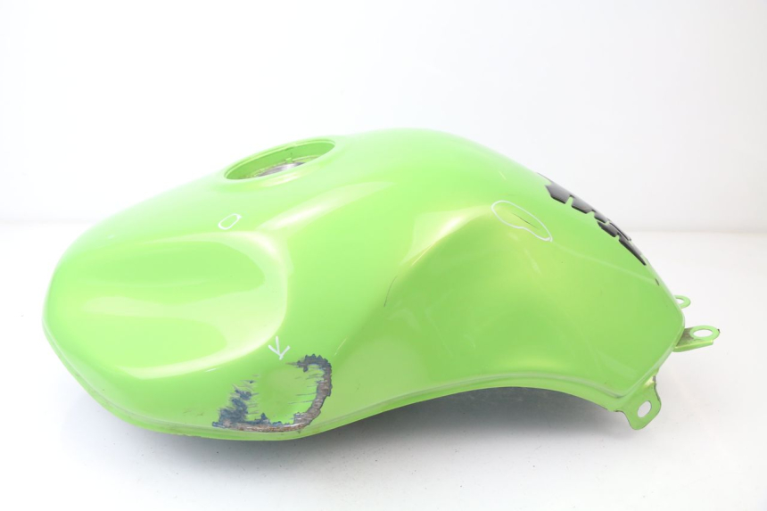 photo de DEPOSITO FUEL SUZUKI GSF N BANDIT 600 (1996 - 1999) - Primer plano de alta resolución