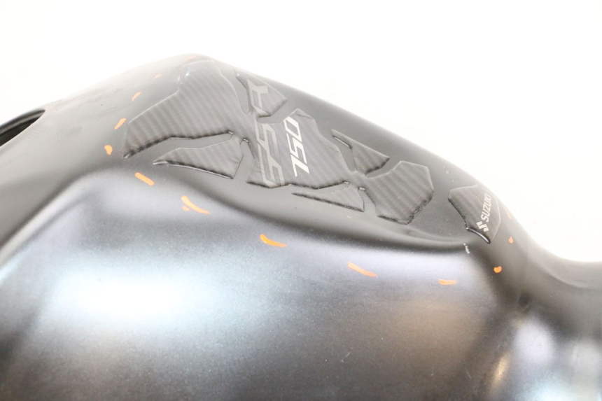 photo de DEPOSITO FUEL SUZUKI GSR 750 (2011 - 2017) - Características distintivas
