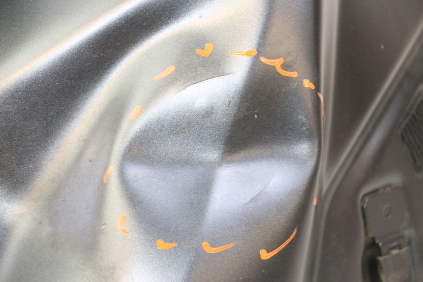 photo de DEPOSITO FUEL SUZUKI GSR 750 (2011 - 2017) - Primer plano de alta resolución