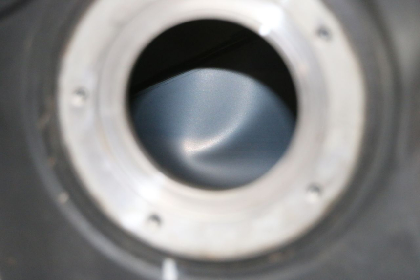 photo de DEPOSITO FUEL SUZUKI GSR 750 (2011 - 2017) - Primer plano técnico