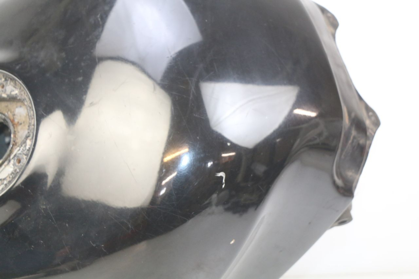 photo de DEPÓSITO DE COMBUSTIBLE SUZUKI GSX-F GSX  F 1100 (1988 - 1994) - Zoom sobre los componentes