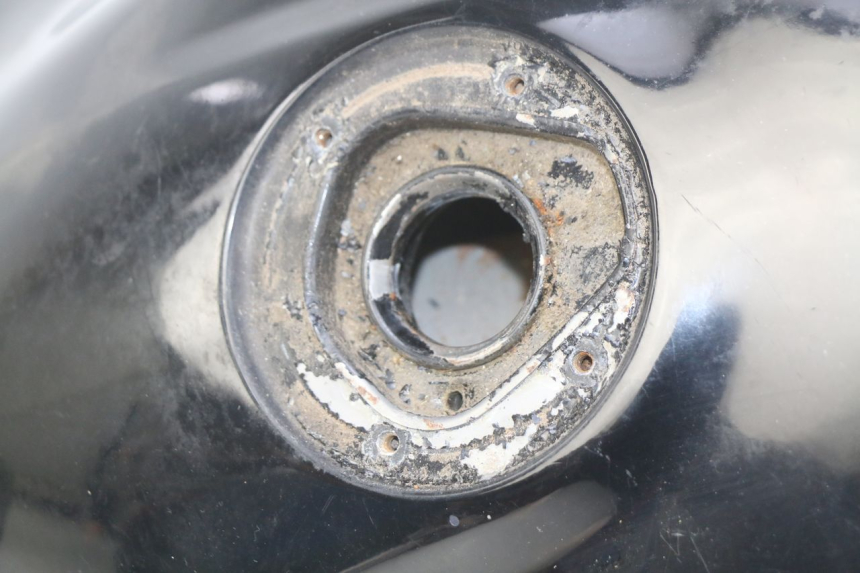 photo de DEPÓSITO DE COMBUSTIBLE SUZUKI GSX-F GSX  F 1100 (1988 - 1994) - Primer plano de alta resolución