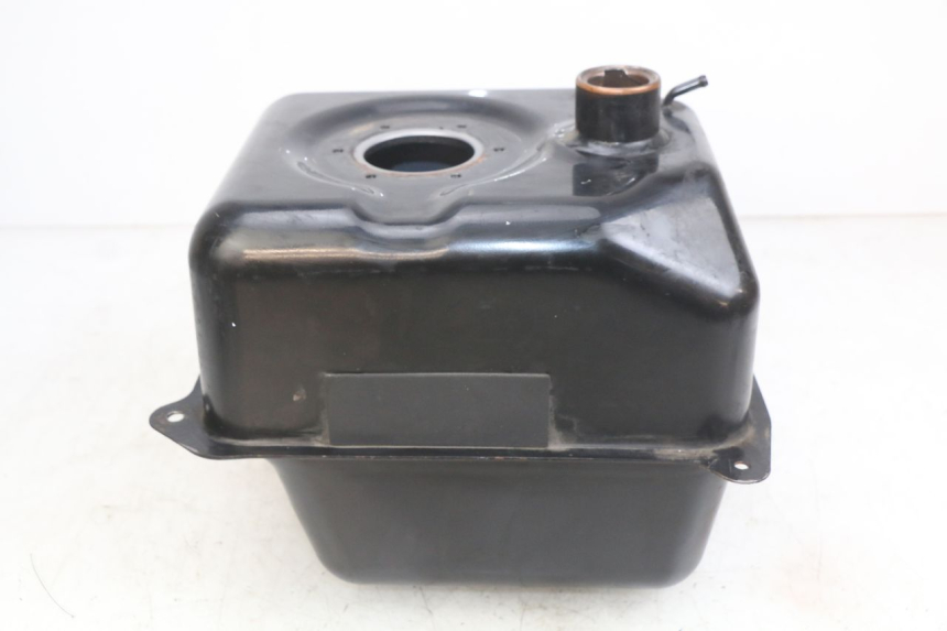 photo de DEPÓSITO DE COMBUSTIBLE SYM GTS EFI 125 (2012 - 2016) - Primer plano técnico