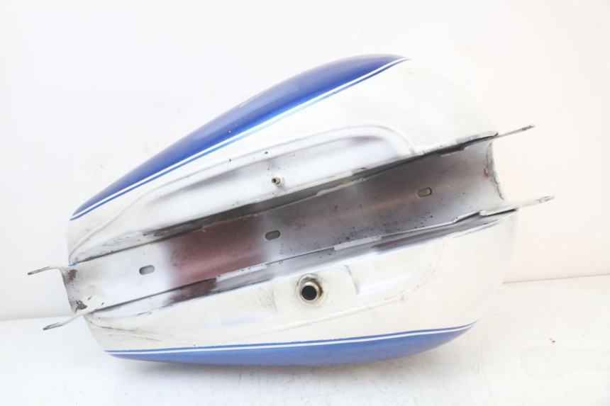 photo de DEPOSITO FUEL HARLEY DAVIDSON SPORTSTER XL CUSTOM 883 (1999 - 2006) - Zoom sobre los componentes