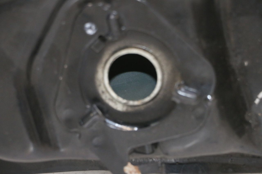 photo de DEPóSITO DE COMBUSTIBLE SYM JET 14 4T 50 (2018 - 2022) - Detalles de los puntos de fijación