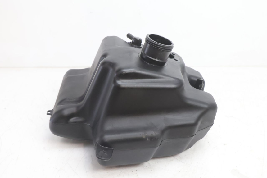 photo de DEPóSITO DE COMBUSTIBLE PEUGEOT KISBEE 2T 50 (2018 - 2022) - Zoom estado de uso