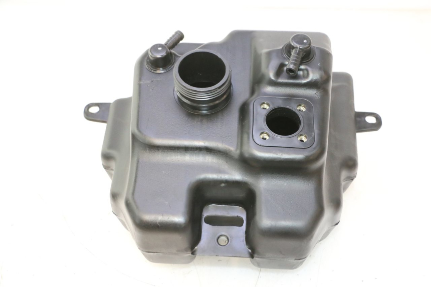photo de DEPOSITO FUEL PEUGEOT KISBEE 4T 50 (2023 - 2026) - Primer plano técnico