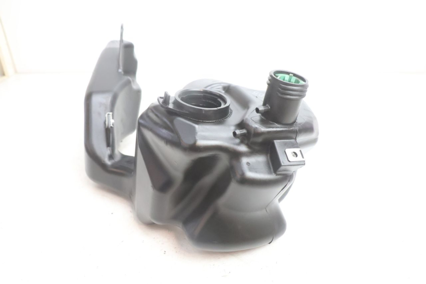 photo de DEPOSITO FUEL PIAGGIO LIBERTY 125 (1998 - 2008) - Detalle de la pieza