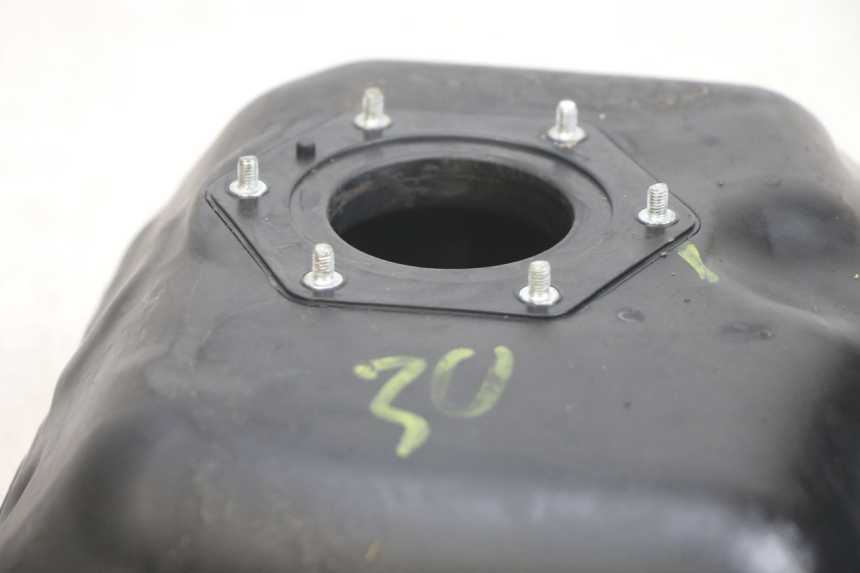 photo de DEPÓSITO DE COMBUSTIBLE PIAGGIO MEDLEY 125 (2016 - 2023) - Otra perspectiva