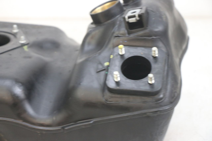 photo de DEPÓSITO DE COMBUSTIBLE PIAGGIO MEDLEY 125 (2016 - 2023) - Primer plano técnico