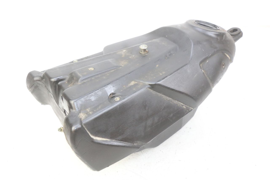 photo de DEPÓSITO DE COMBUSTIBLE RIEJU MRT 50 (2009 - 2017) - Primer plano técnico