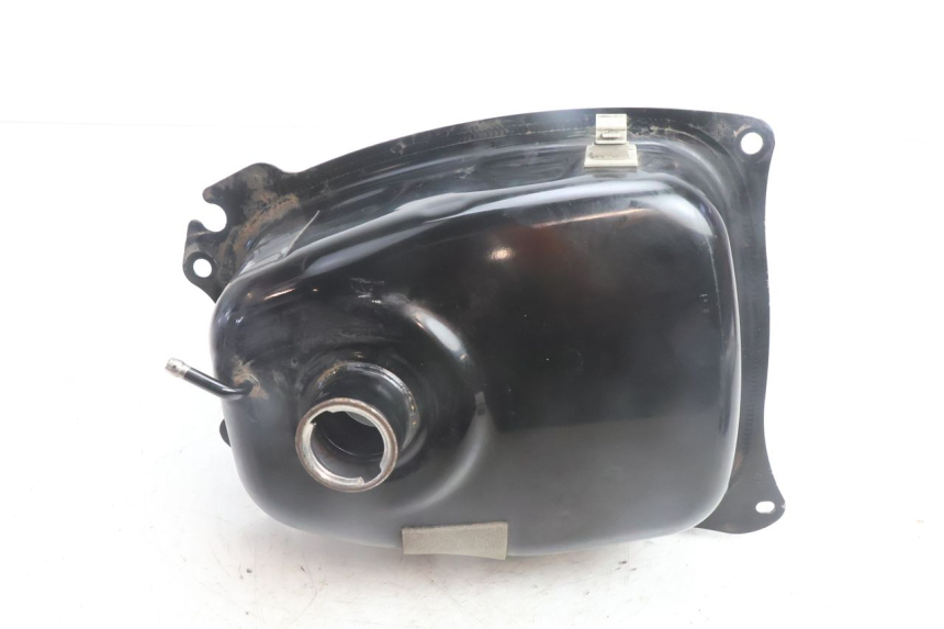 photo de DEPOSITO FUEL YAMAHA N-MAX NMAX 125 (2021 - 2024) - Detalles de los puntos de fijación