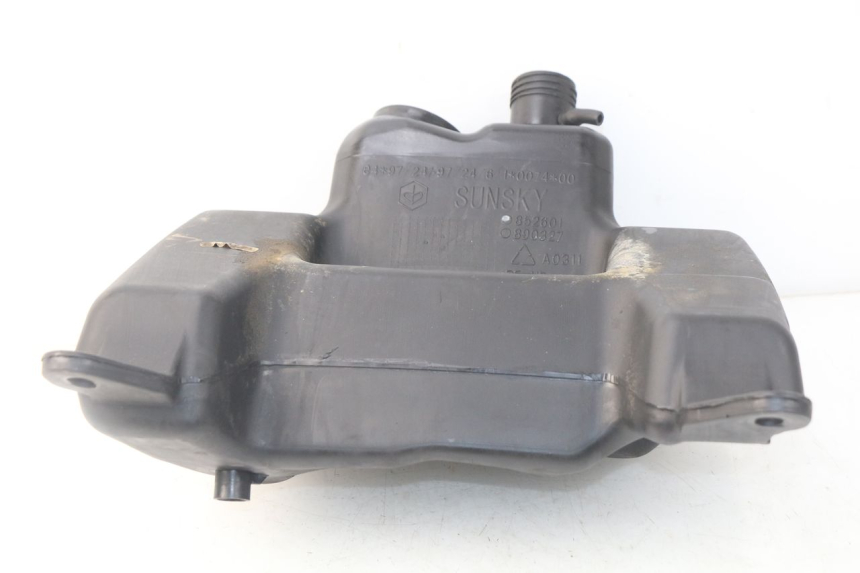 photo de DEPÓSITO DE COMBUSTIBLE PIAGGIO NEW TYPHOON 50 (2010 - 2017) - Primer plano técnico