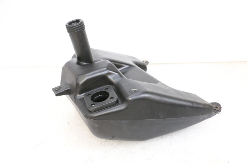 photo de DEPóSITO DE COMBUSTIBLE PIAGGIO NEW TYPHOON 50 (2018 - 2021) - Primer plano técnico